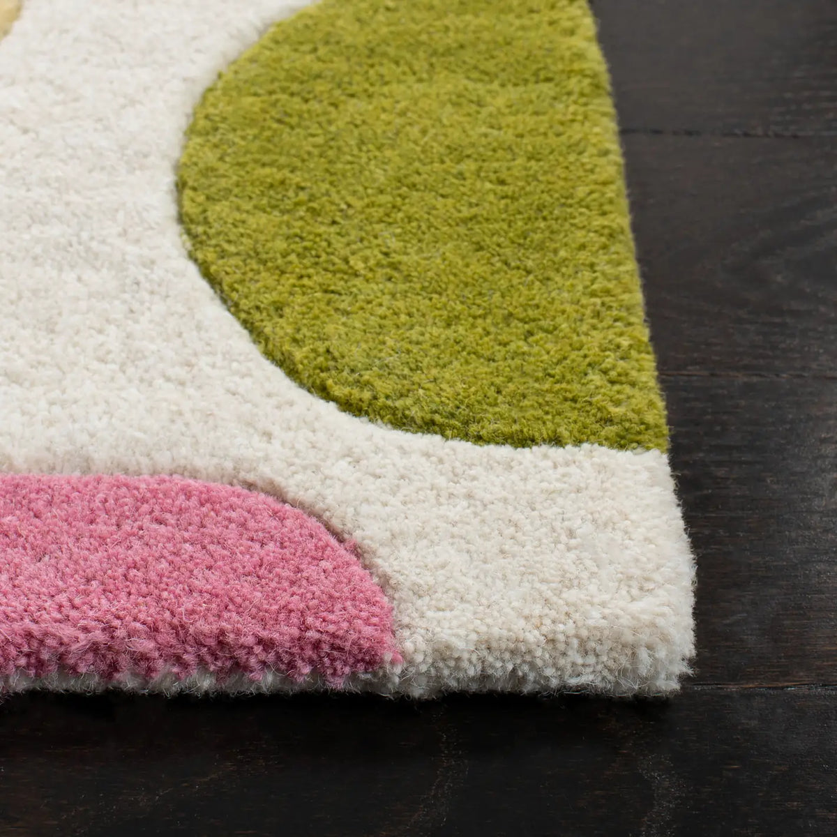 Safavieh Soho 5'-0" x 8'-0" Rug in Ivory / Multi