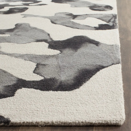 Safavieh Dip Dye 8'-0" x 10'-0" Rug in Beige / Charcoal
