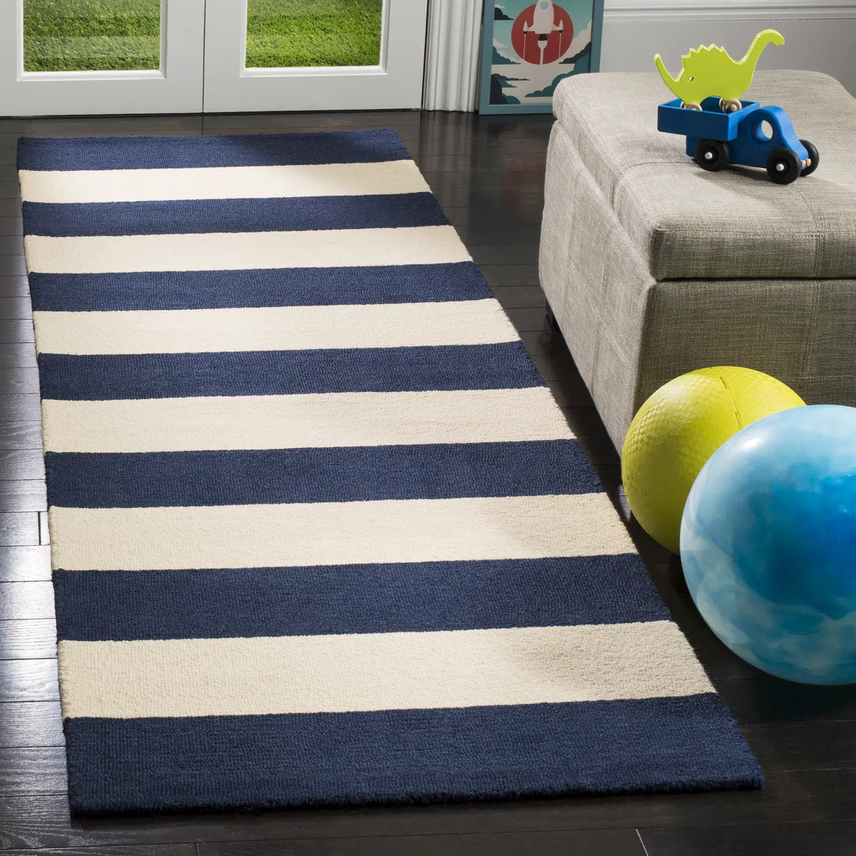 Safavieh Safavieh Kids 2'-6" x 8'-0" Rug in Navy / Ivory