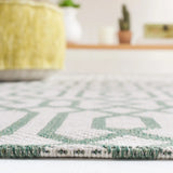 Safavieh Martha Stewart 5'-0" x 7'-0" Rug in Green / Ivory