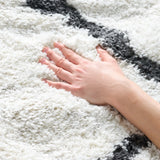 Safavieh August Shag 500 3'-3" x 5'-0" Rug in Ivory / Black