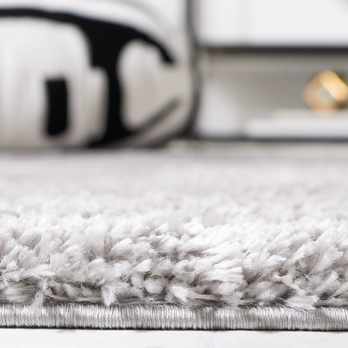 Safavieh Tahoe Shag 4'-0" x 6'-0" Rug in Grey