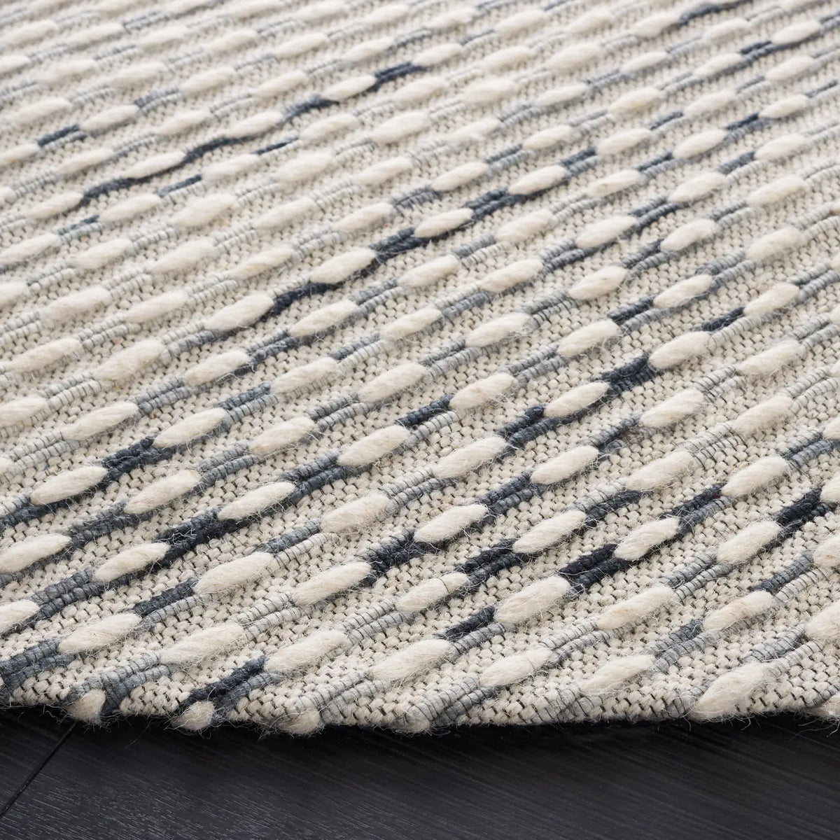 Safavieh Marbella 6'-0" x 6'-0" Rug in Beige / Blue