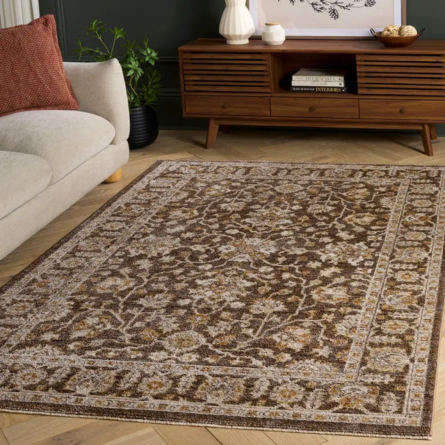 Safavieh Hazel 500 5'-3" x 7'-6" Rug in Brown / Ivory