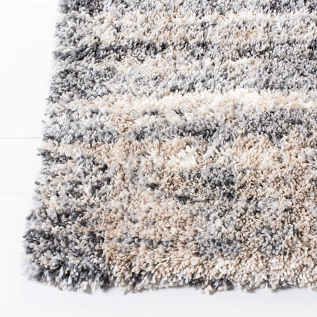 Safavieh Fontana Shag  800 4'-0" x 6'-0" Rug in Grey / Ivory