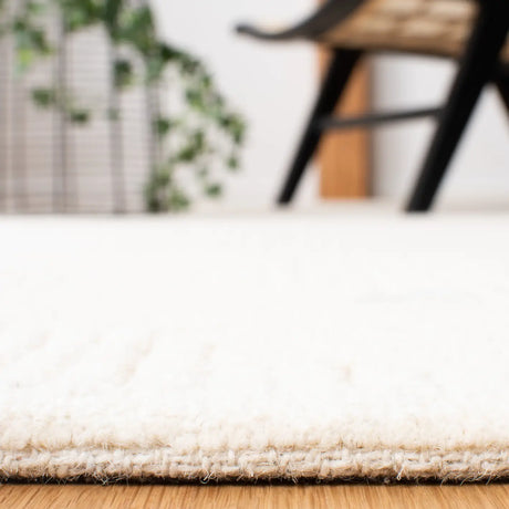 Safavieh Textural 4'-0" x 6'-0" Rug in Ivory