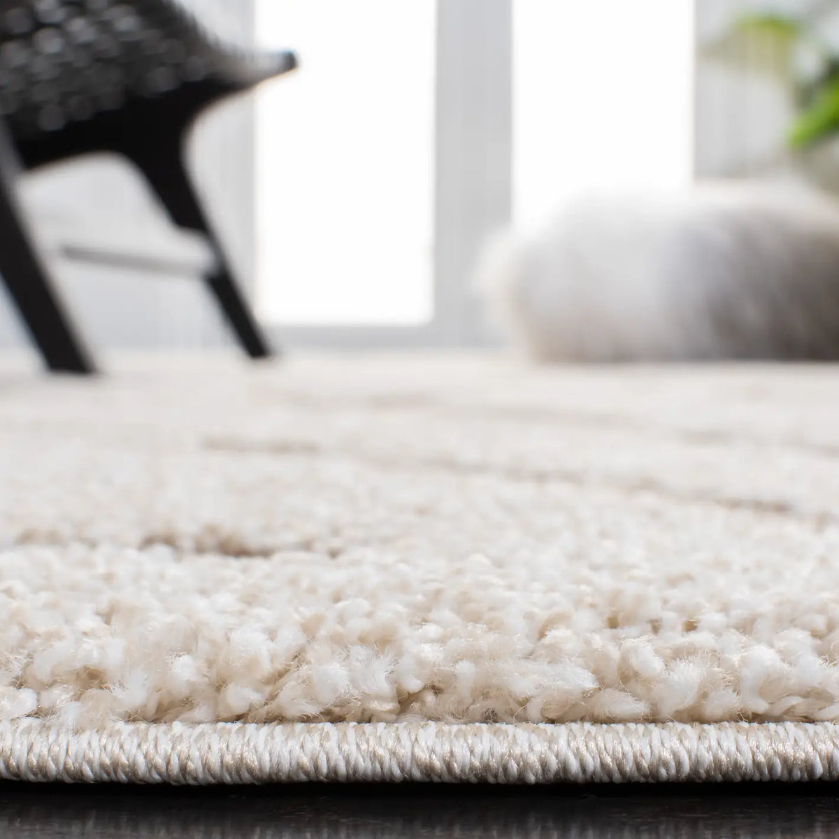 Safavieh Florida Shag 5'-3" x 7'-6" Rug in Ivory / Beige
