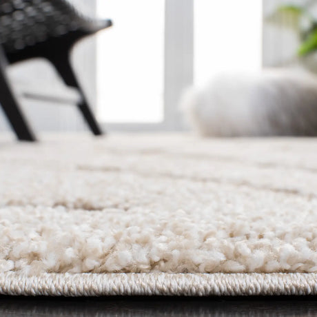 Safavieh Florida Shag 5'-3" x 7'-6" Rug in Ivory / Beige
