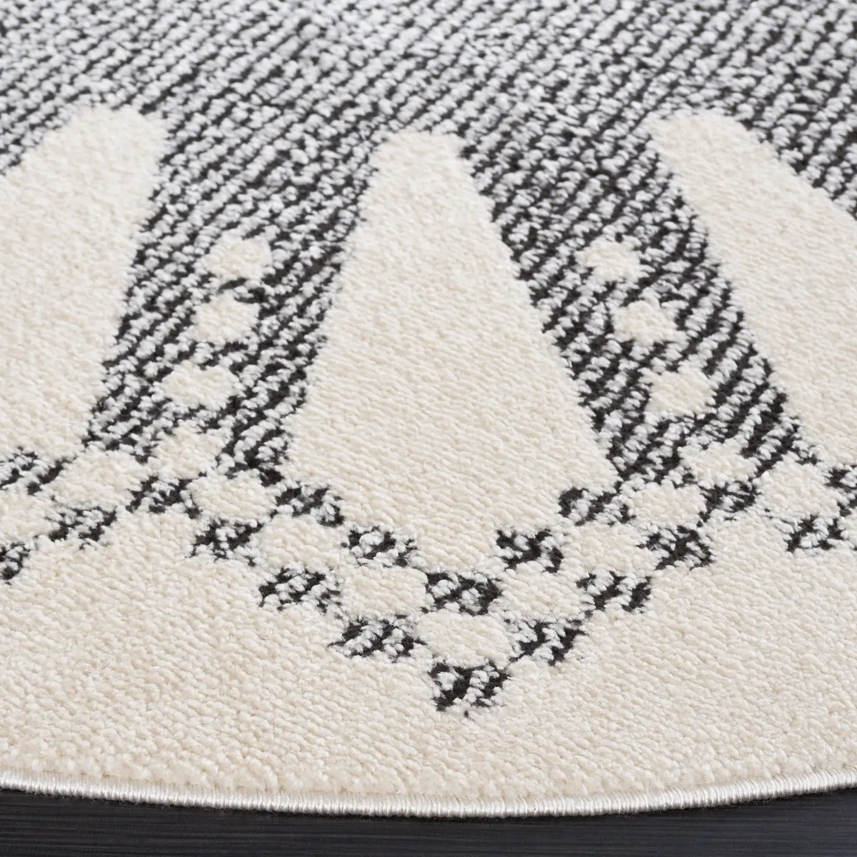 Safavieh Melody 6'-7" x 6'-7" Rug in Ivory / Black