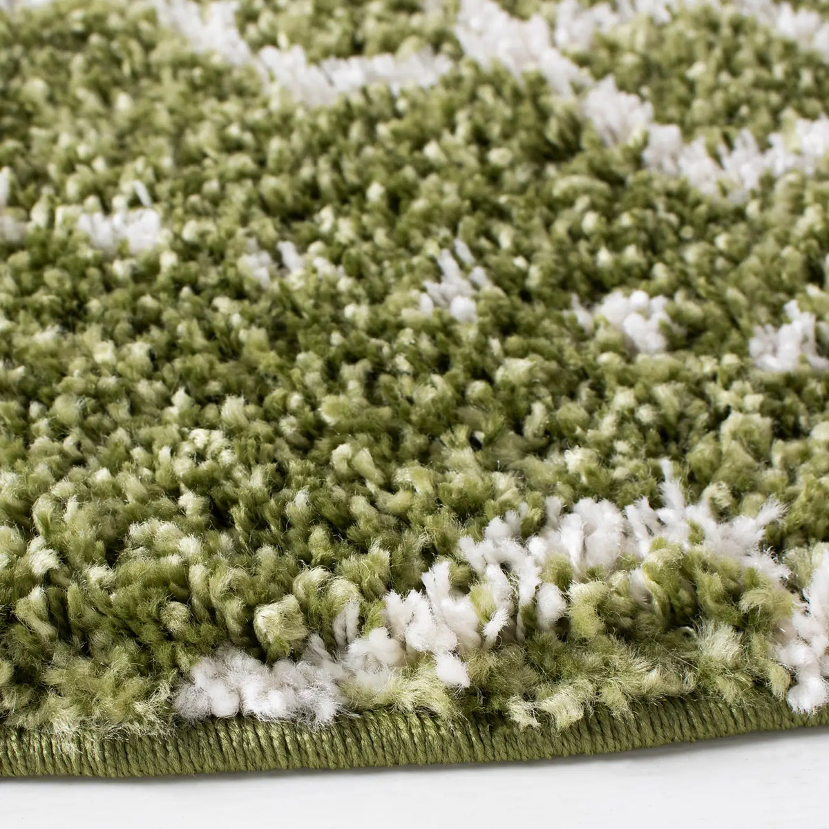 Safavieh Arizona Shag 5'-1" x 5'-1" Rug in Green / Ivory