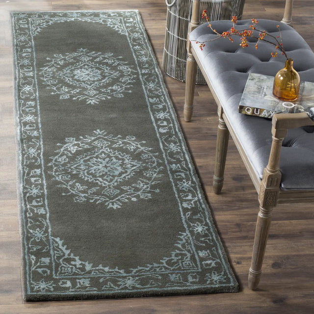 Safavieh Glamour 2'-3" x 8'-0" Rug in Dark Grey