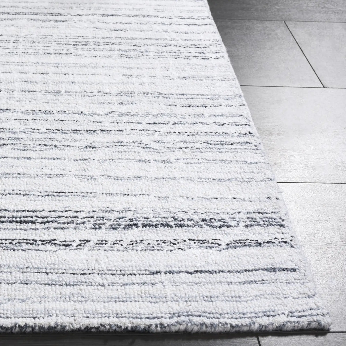 Safavieh Ebony 6'-0" x 9'-0" Rug in Grey / Ivory