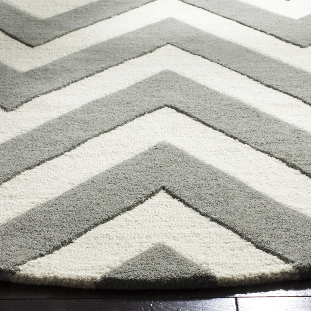 Safavieh Safavieh Kids 5'-0" x 5'-0" Rug in Grey / Ivory