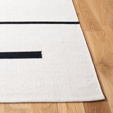 Safavieh Montauk 4'-0" x 6'-0" Rug in Ivory / Black