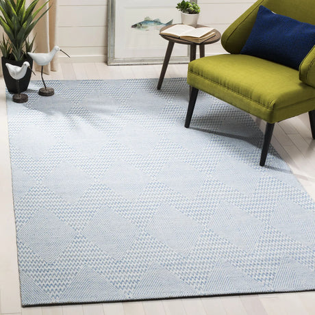 Safavieh Marbella 4'-0" x 6'-0" Rug in Light Blue / Ivory