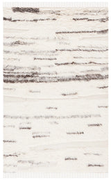 Safavieh Kenya 4'-0" x 6'-0" Rug in Grey / Ivory