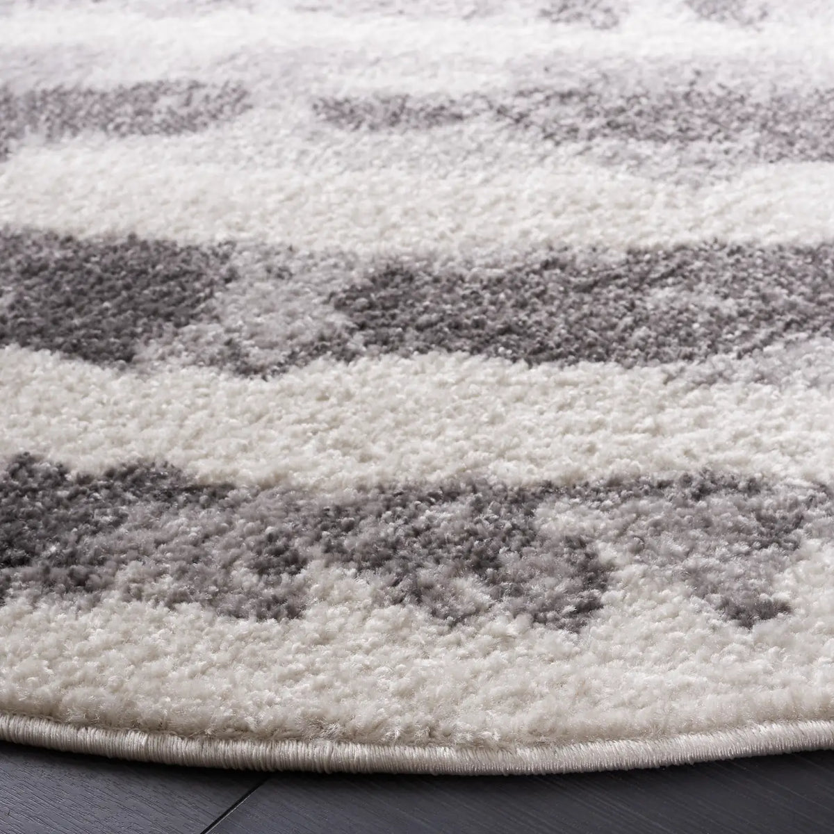Safavieh Adirondack 6'-0" x 6'-0" Rug in Ivory / Charcoal