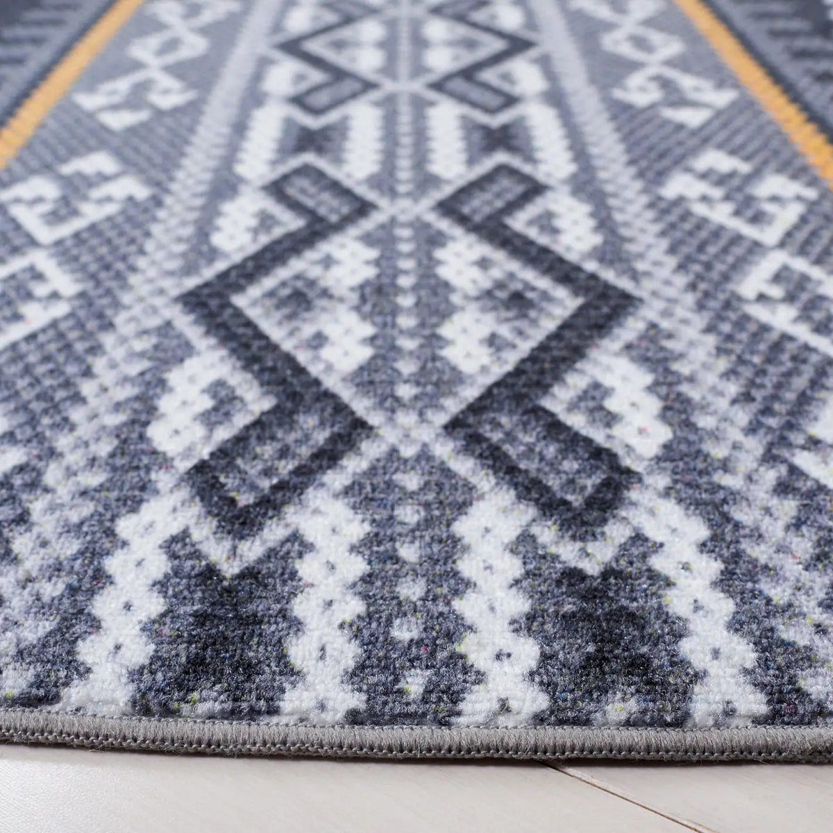 Safavieh Journey 6'-7" x 6'-7" Rug in Grey / Gold