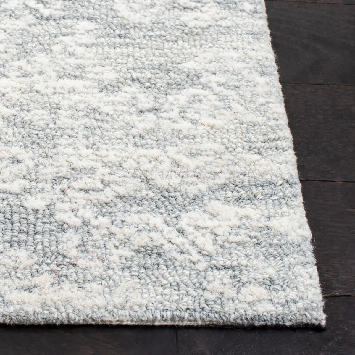 Safavieh Metro 4'-0" x 6'-0" Rug in Light Grey
