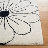Safavieh Soho 5'-0" x 8'-0" Rug in Ivory / Black
