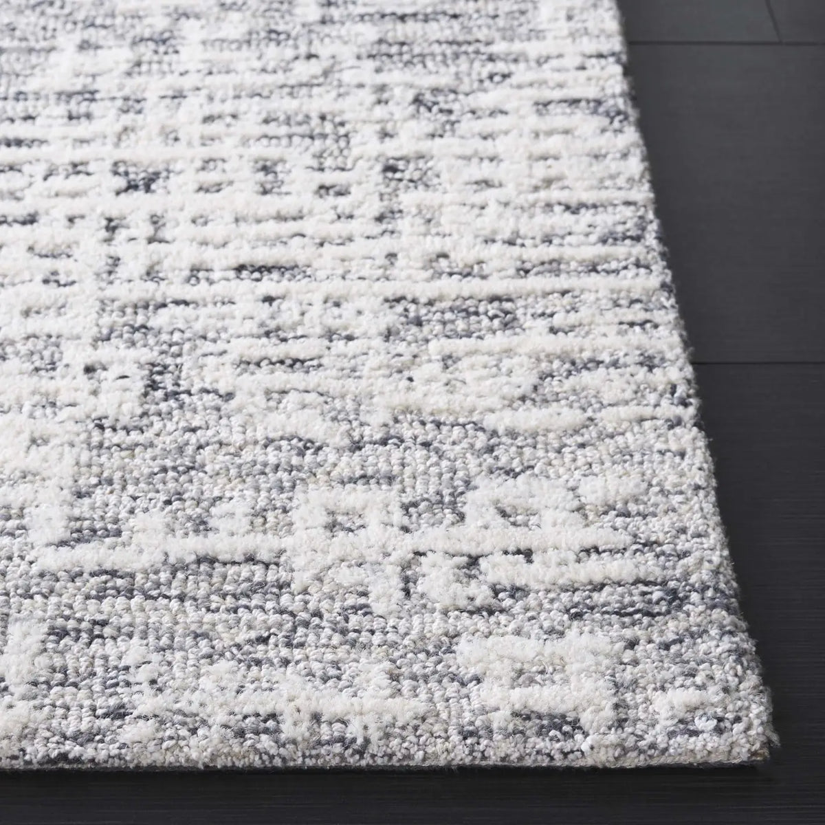 Safavieh Ebony 4'-0" x 6'-0" Rug in Ivory / Grey