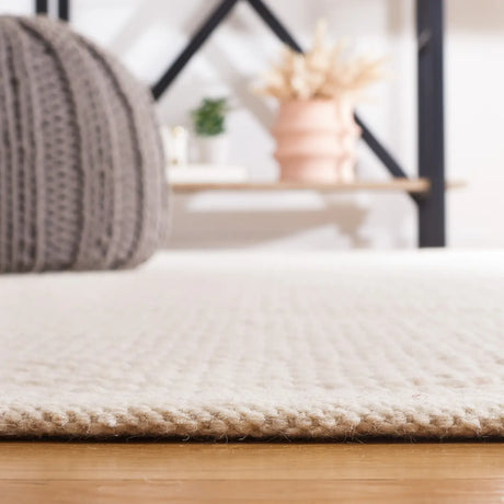 Safavieh Vermont 4'-0" x 6'-0" Rug in Ivory