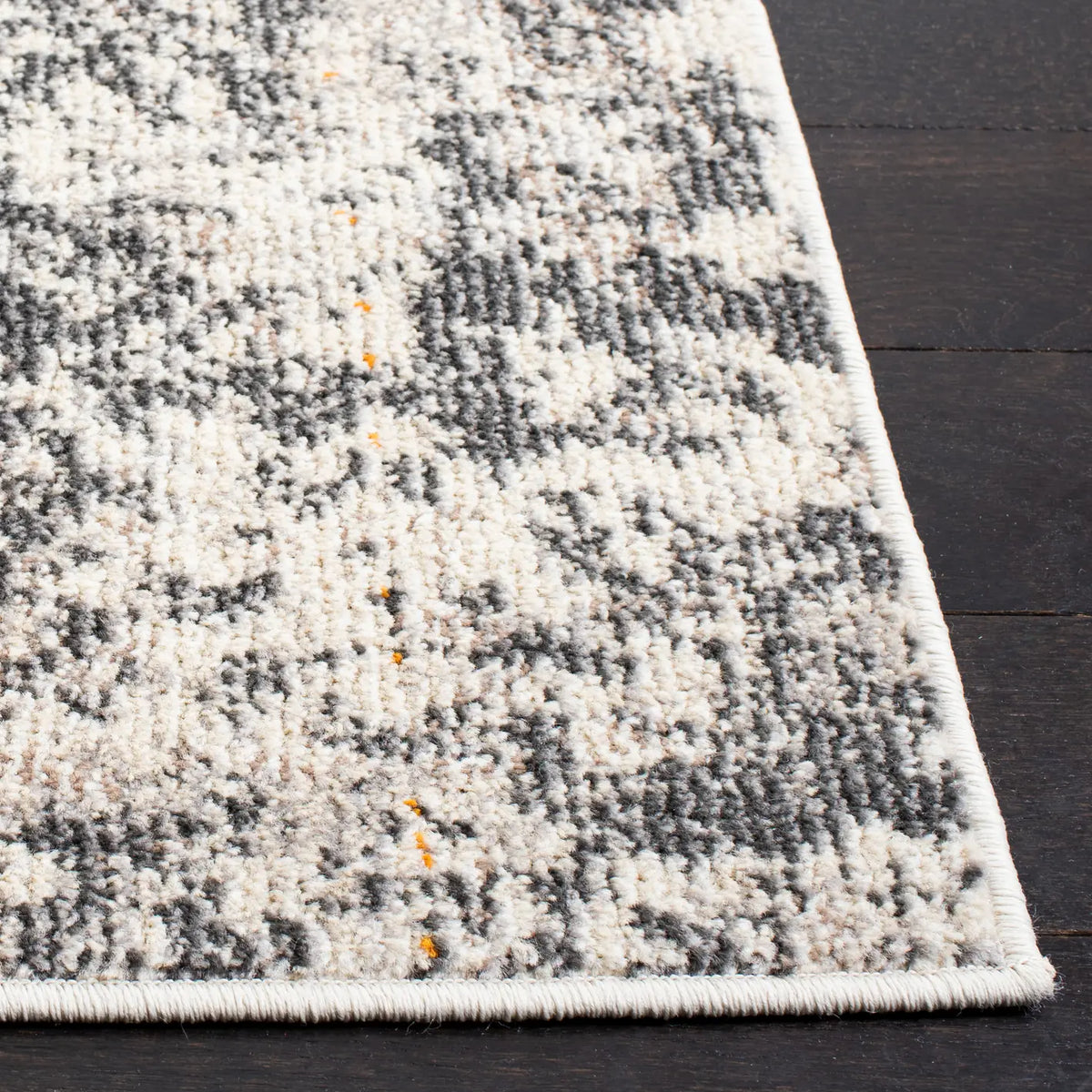 Safavieh Madison 4'-0" x 6'-0" Rug in Grey / Ivory