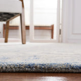 Safavieh Metro 4'-0" x 6'-0" Rug in Light Grey / Ivory