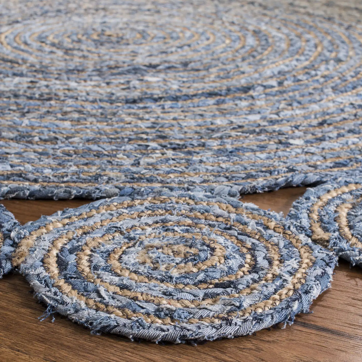 Safavieh Cape Cod 5'-0" x 5'-0" Rug in Blue / Natural