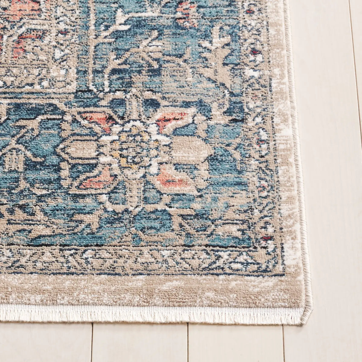 Safavieh Victoria 4'-0" x 6'-0" Rug in Navy / Ivory
