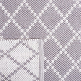 Safavieh Montauk 4'-0" x 6'-0" Rug in Light Grey / Ivory