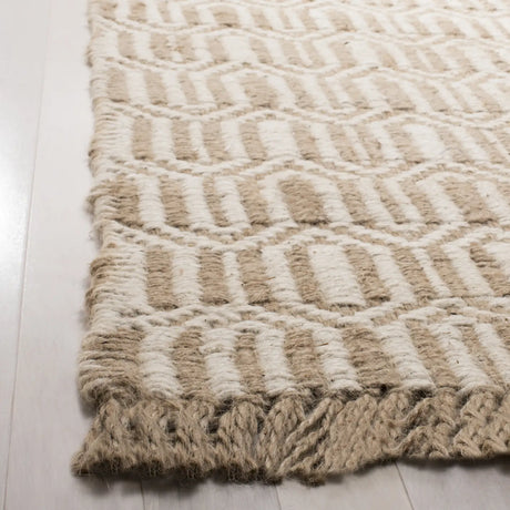 Safavieh Natural Fiber 4'-0" x 6'-0" Rug in Natural / Ivory