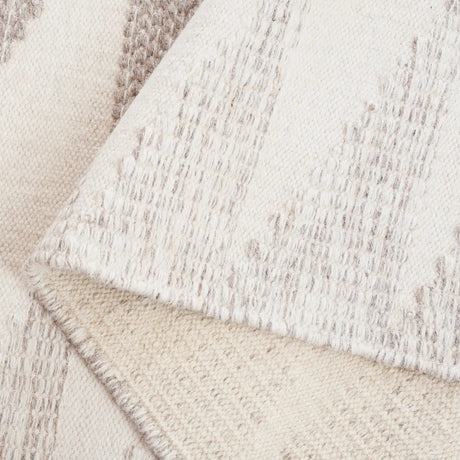 Safavieh Kilim 4'-0" x 6'-0" Rug in Grey / Ivory