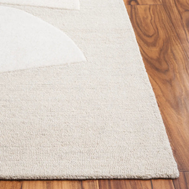 Safavieh Ebony 4'-0" x 6'-0" Rug in Beige / Ivory