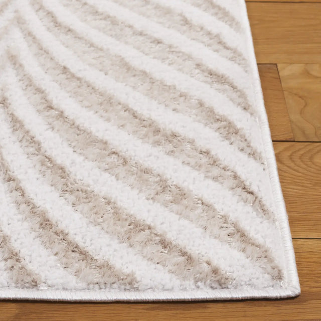 Safavieh Maya 4'-0" x 6'-0" Rug in Ivory / Beige