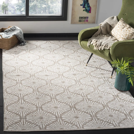 Safavieh Montauk 5'-0" x 8'-0" Rug in Beige / Ivory