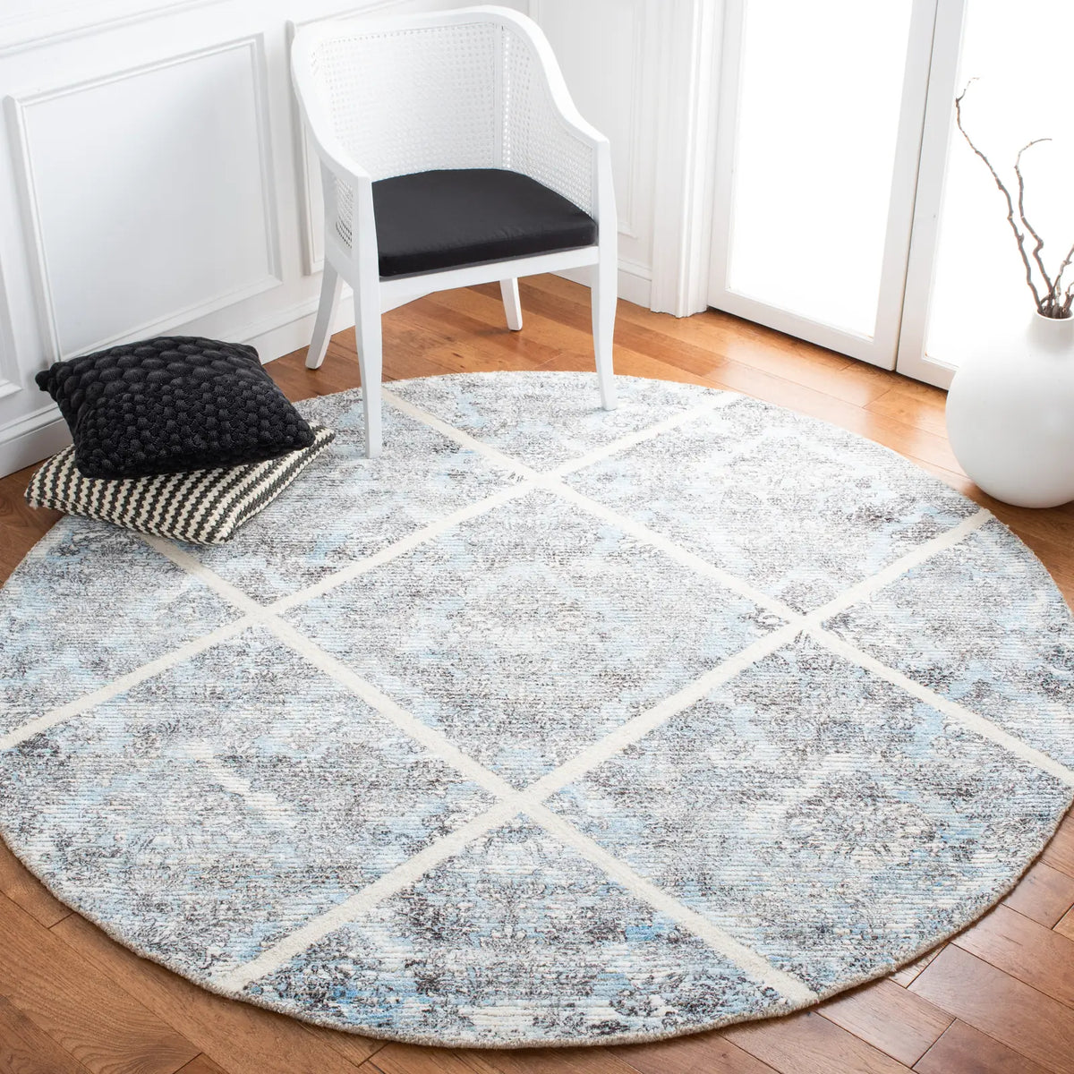 Safavieh Artistry 600 7'-0" x 7'-0" Rug in Ivory / Blue