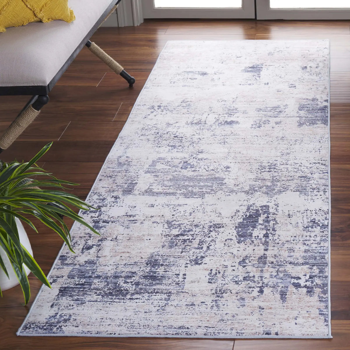 Safavieh Tacoma 2'-6" x 8'-0" Rug in Beige / Blue