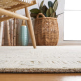 Safavieh Ikat 4'-0" x 6'-0" Rug in Ivory / Grey