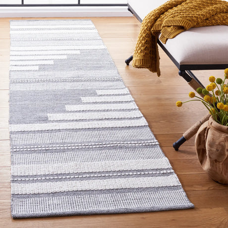 Safavieh Kilim 2'-3" x 9'-0" Rug in Ivory / Grey