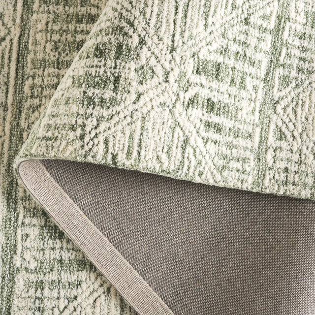 Safavieh Pine 4'-0" x 6'-0" Rug in Green / Ivory