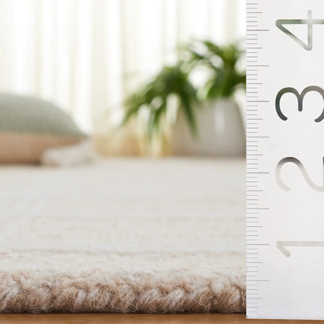 Safavieh Pine 4'-0" x 6'-0" Rug in Beige / Ivory