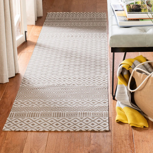 Safavieh Cedar Brook 2'-3" x 8'-0" Rug in Grey / Ivory