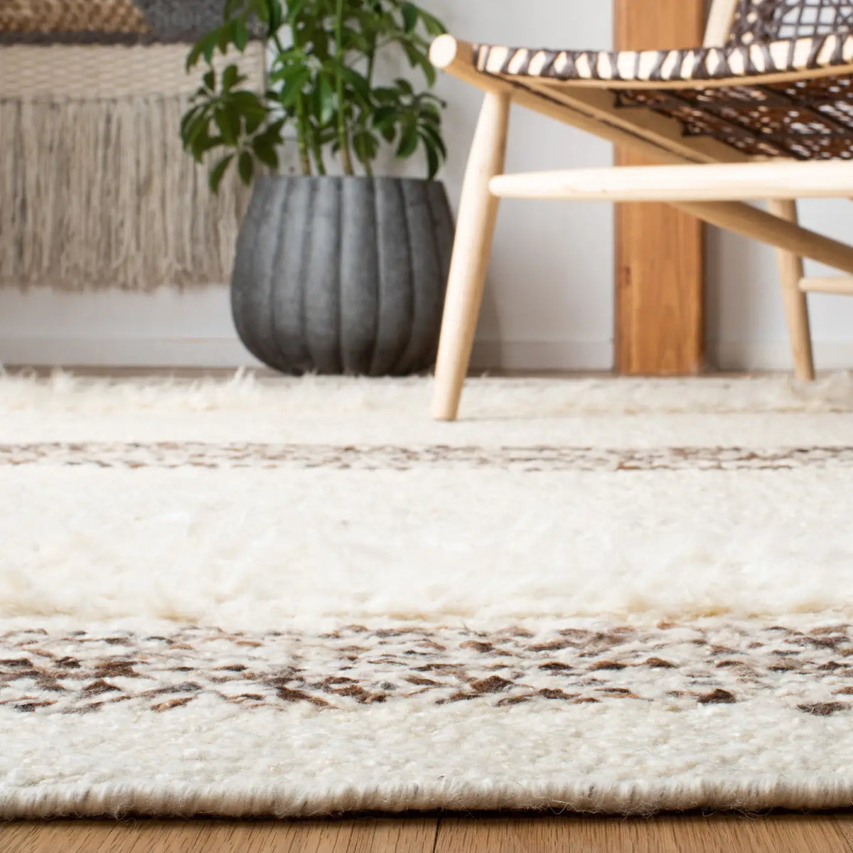 Safavieh Natura 4'-0" x 6'-0" Rug in Ivory / Brown