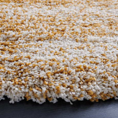 Safavieh Hudson Shag 7'-0" x 7'-0" Rug in Ivory / Gold