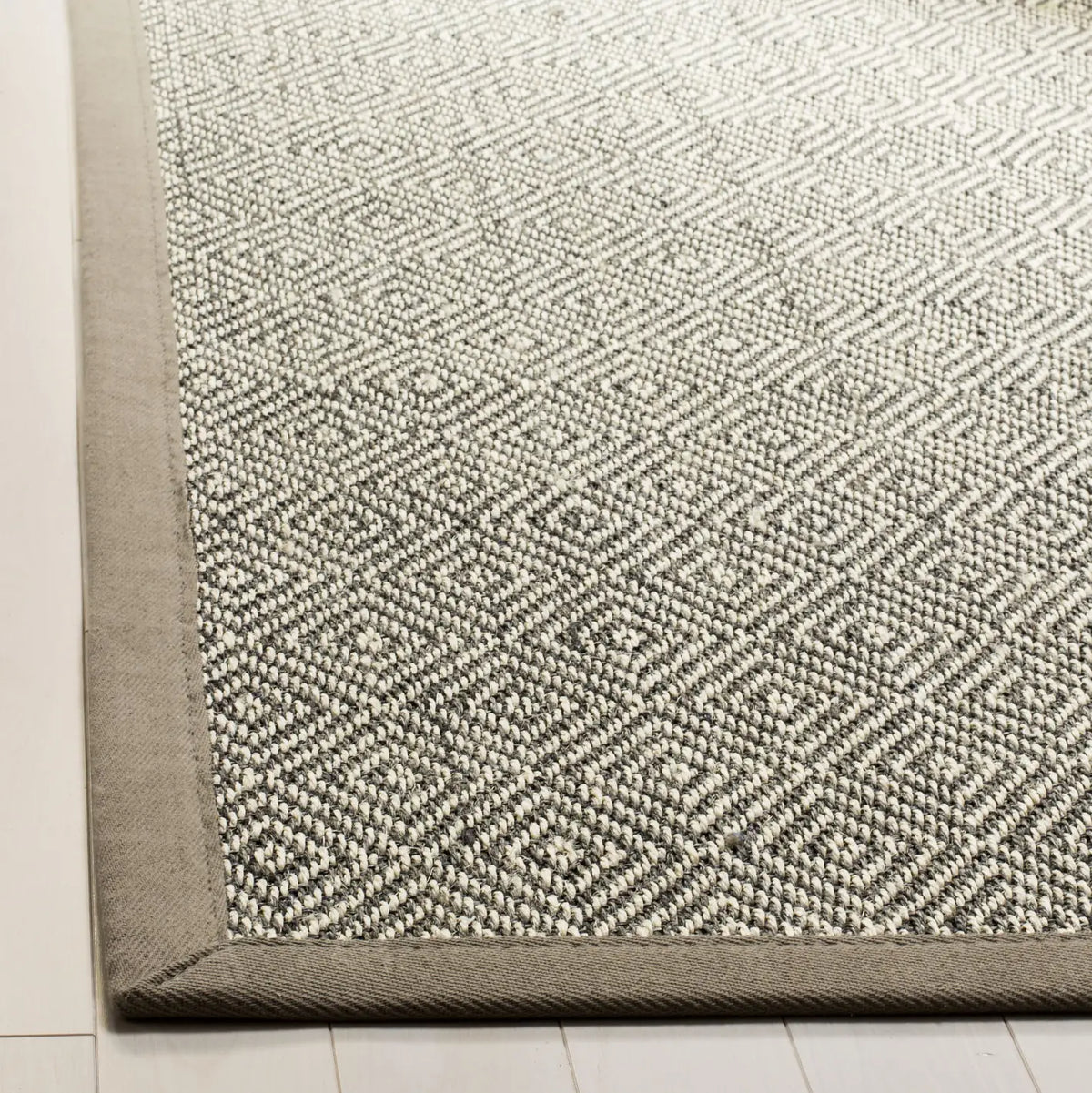 Safavieh Natural Fiber 4'-0" x 6'-0" Rug in Natural / Taupe