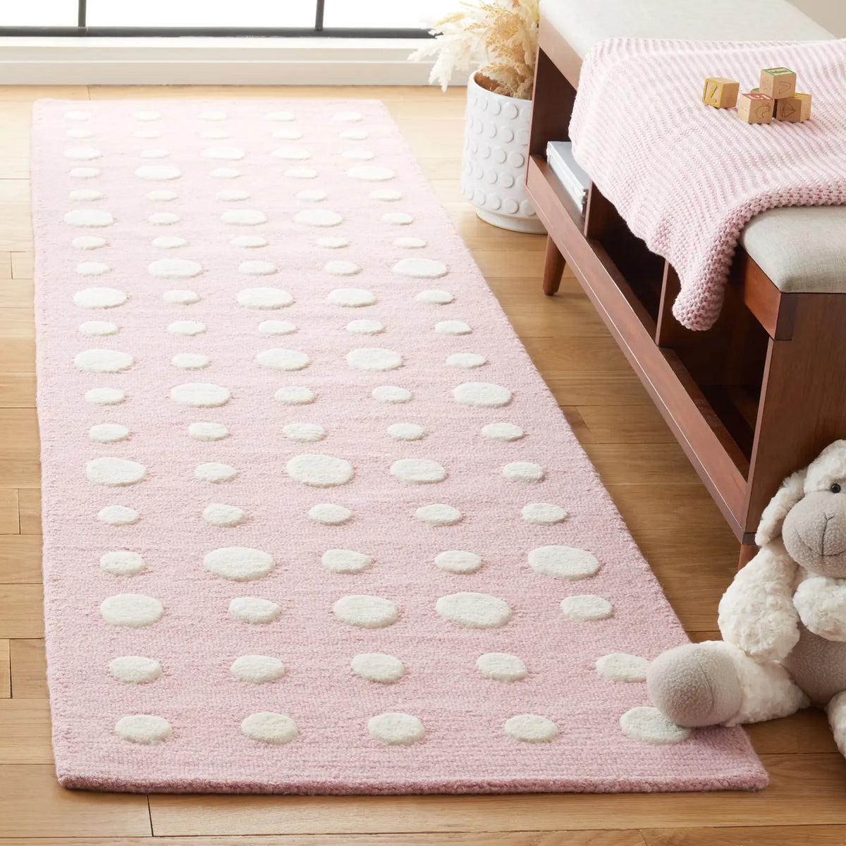 Safavieh Safavieh Kids 2'-3" x 8'-0" Rug in Pink / Ivory