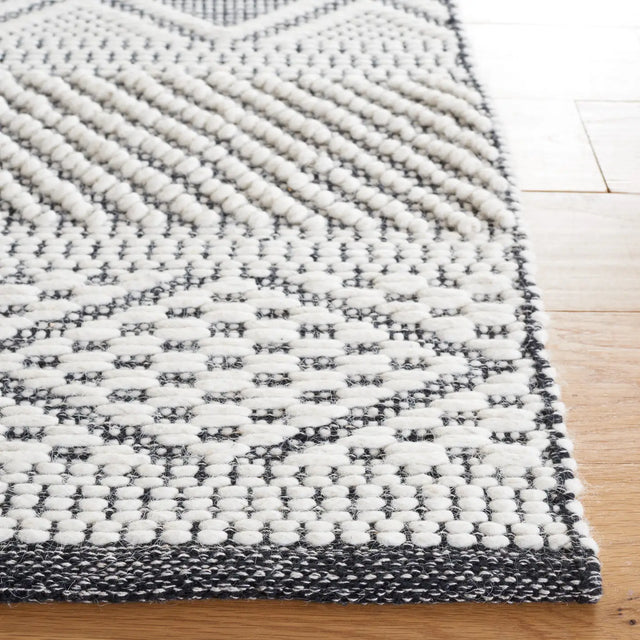 Safavieh Vermont 4'-0" x 6'-0" Rug in Ivory / Black