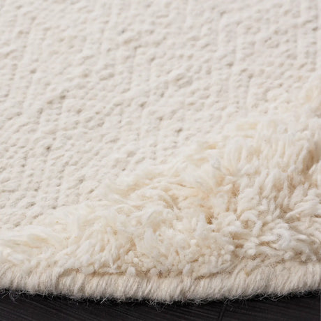 Safavieh Kenya 6'-0" x 6'-0" Rug in Ivory