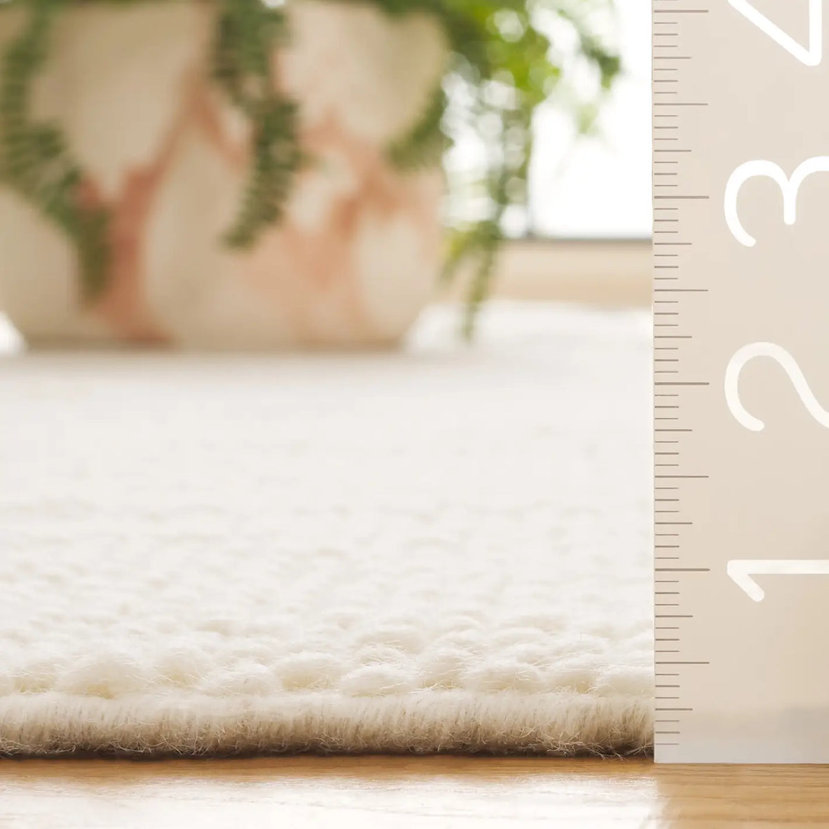 Safavieh Vermont 4'-0" x 6'-0" Rug in Ivory